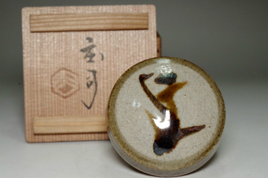 sale: Hamada Shoji (1894-1978) Vintage mashiko pottery case