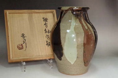 sale: Hamada Shoji (1894-1978) flower vase