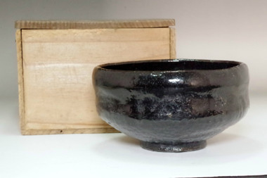 sale: Raku Kichizaemon 5th Sonyu (1664-1716) Antique kuro-raku pottery teabowl 