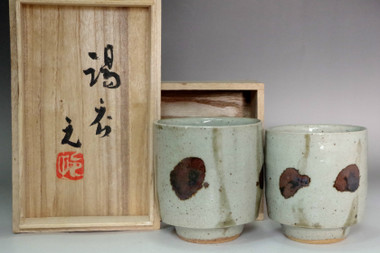 sale: Murata Gen (1904-1988) Set of 2 vintage Mashiko pottery tea cups
