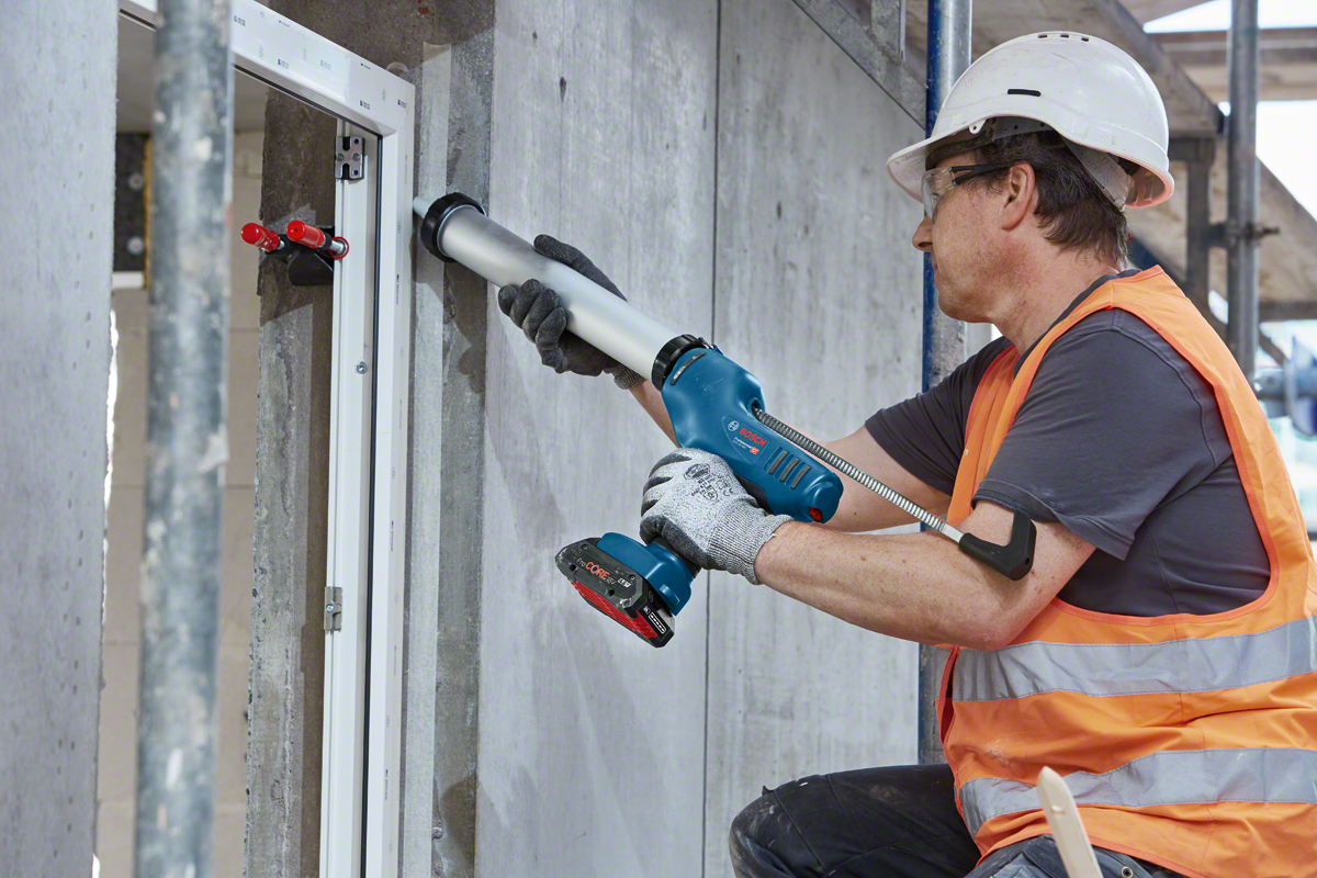 Bosch GCG 18V-600 Cordless Caulking Gun (06019C4001)