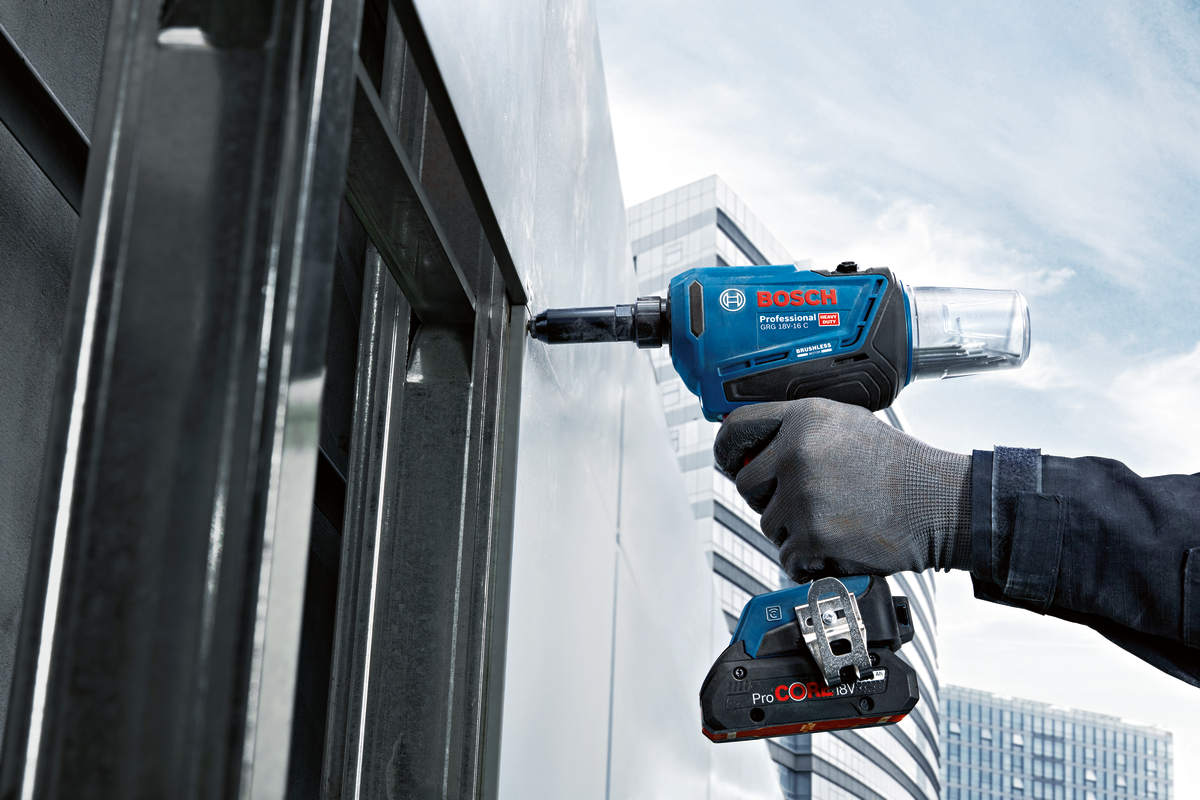 Bosch GRG 18V-16 Cordless Rivet Gun (06019K5000)