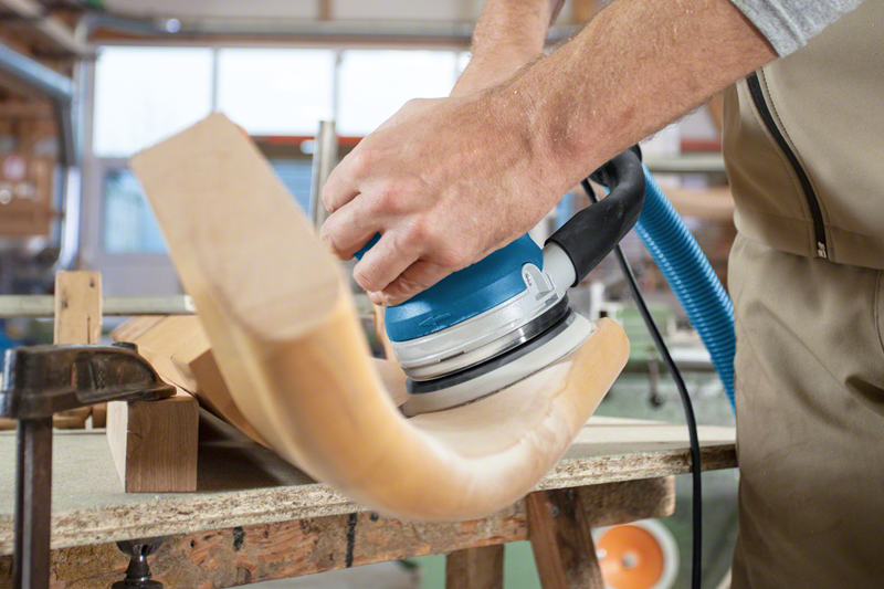 Bosch GET 55-125 Professional random orbit sander featuring a slim 18cm ergonomic handle and 125mm multi-hole sanding pad.