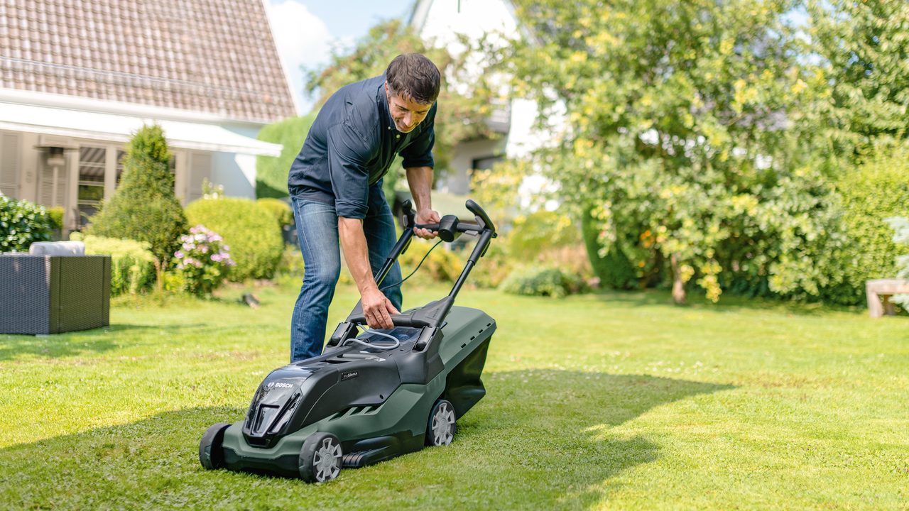 Bosch cordless lawn mower with 2 batteries discount