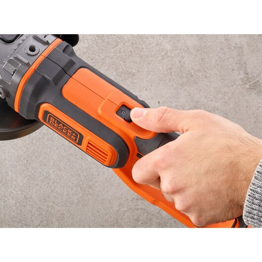 Black Decker 18V Grinder with 2Ah Battery Charger and 3 Discs