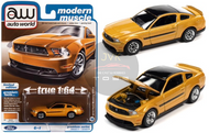 2012 FORD MUSTANG GT/CS YELLOW BLAZE TRICOAT WITH BLACK SIDE STRIPES 1/64 SCALE DIECAST CAR MODEL BY AUTO WORLD AWSP112 B
