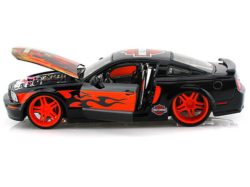 2006 Ford Mustang GT Harley Davidson With Eagle 1/24 Scale Diecast Car Model By Maisto 32169