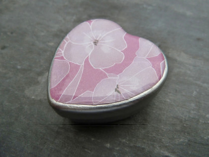 Small Metal Heart Gift Tin with Epoxy Stickers