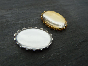 Scalloped Oval Trays 13x18mm