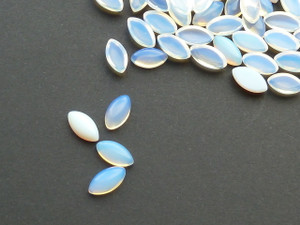 Opaline marquise cabochon 10x5mm