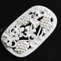 Cabochon Buffalo Bone Undrilled Flowers 2 1/8"(54mm) 7gr(35cts)