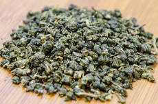 Milk oolong is in the Jin Xuan Oolong family with an earthy tone and buttery creamy fragrant.
