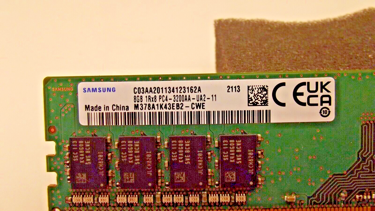 Samsung M378A1K43EB2-CWE 8GB 3200MHz DDR4 PC4-25600 288-Pin UDIMM