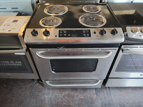 GE 30 INCH SLIDE-IN ELECTRIC RANGE COIL BURNERS 2 LARGE 2 SMALL HI-LO BROIL SETTING SELF CLEANING OVEN LOCATED IN OUR PORTLAND OREGON APPLIANCE STORE SKU 18157