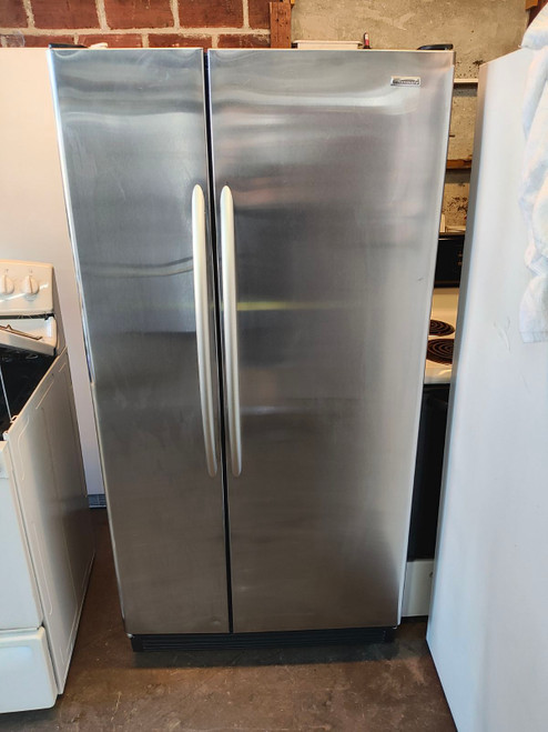 KENMORE SIDE BY SIDE REFRIGERATOR GLASS SHELVES 2 CRISPER DRAWERS 1 DELI PAN 4 WIRE SHELVES PLUS PULL OUT BIN STAINLESS LOCATED IN OUR PORTLAND OREGON APPLIANCE STORE SKU 18292