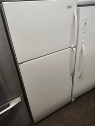 ROPER 14 CUBIC FOOT REFRIGERATOR TOP FREEZER WIRE SHELVES 2CRISPER DRAWERS AUTOMATIC DEFROST WHITE LOLCATED IN OUR PORTLAND OREGON APPLIANCE STORE SKU 18395