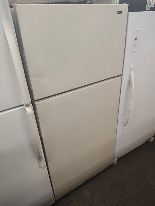 HOTPOINT 14 CUBIC FOOT REFRIGERATOR WIRE SHELVES 2 CRISPER DAWERS SOME DINGS ALMOD LOCATED IN OUR PORTLAND OREGON APPLIANCE STORE SKU 18410