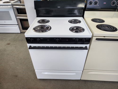 KENMORE 30 INCH FREE STANDING ELECTRIC RANGE MANUAL CLEAN OVEN STORAGE DRAWER WHITE LOCATED IN OUR PORTLAND OREGON APPLIANCE STORE SKU 18490