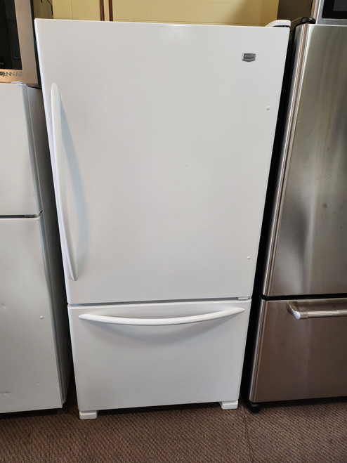 Maytag  21.9 cu. ft. Bottom-Freezer Refrigerator with 5 Adjustable Spill-Catcher Glass Shelves, Ice Maker, Glide-Out Freezer Drawer, Energy Star Qualified and Electronic Temperature Controls: White LOCATED IN OUR PORTLAND OEGON APPLIANCE STORE SKU 18496