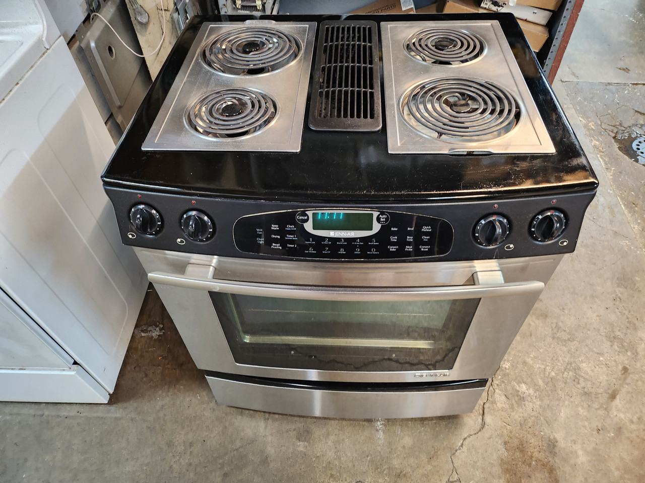 JENN-AIR 30 INCH SLIDE IN DOWN DRAFT ELECTRIC RANGE 4 BURNER