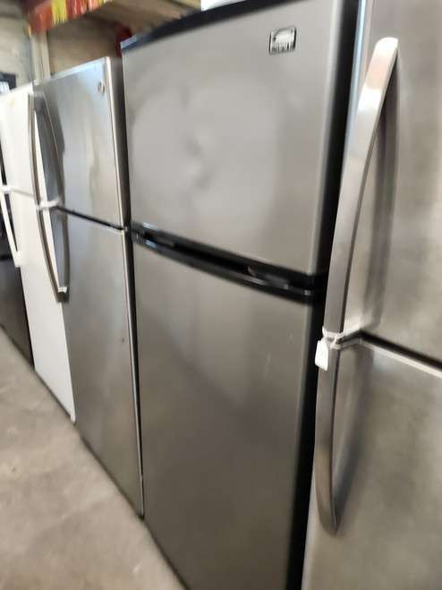 ESTATE BY WHIRLPOOL 18 CUBIC FOOT RERIGERATOR TOP FREEZER GLASS SHELVES 1 DELI DRAWER 2 CRISPER DRAWERS GLASS SHELF IN FREEZER SILVER WITH BLACK TRIM LOCATED IN OUR PORTLAND OREGON APPLIANCE STORE SKU 18916