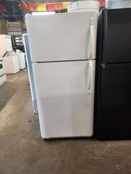 FRIGIDAIRE 18 CUBIC FOOT REFRIGERATOR TOP FREEZER AUTOMATIC DEFROST GLASS SHELVES 2 CRISPER DRAWERS 1 DELI DRAWER WHITE LOCATED IN OUR PORTLAND OREGON APPLIANCE STORE SKU 19099