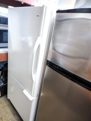KENMORE 19 CUBIC FOOT REFRIGERATOR BOTTOM FREEZER 4 ADJUSTABLE GLASS 1 DELI DAWER 2 CRISPER DRAWERS SWING OPEN FREEZER DOOR WHITE LOCATED IN OUR PORTLAND OREGON APPLIANCE STORE SKU 19101