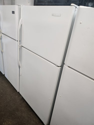 KITCHENAID 21 CUBIC FOOT REFRIGERATOR TOP FREEZER GLASS SHELVES 2 CRISPER DRAWERS 1 DELI DRAWER WHITE LOCATED IN OUR PORTLAND OREGON APPLIANCE STORE SKU 19119