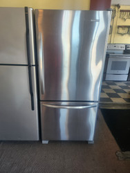 KitchenAid 18.5 cu. ft. Bottom-Freezer Refrigerator with 5 Spillproof Glass Shelves, Produce Preserver, Freezer Baskets and 2 Humidity Controlled Crispers: Right Hinge Door Swing STAINLESS LOCATED IN OUR PORTLAND OREGON APPLIANCE STORE SKU 19122