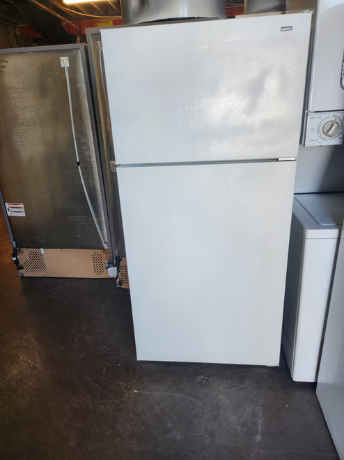HOTPOINT 14 CUBIC FOOT POCKET DOOR REFRIGERTOR TOP FREEZER WIRE SHELVES 2 CRISPER DRAWERS WHITE LOCATED IN OUR PORTLAND OREGON APPLIANCE STORE SKU 19124