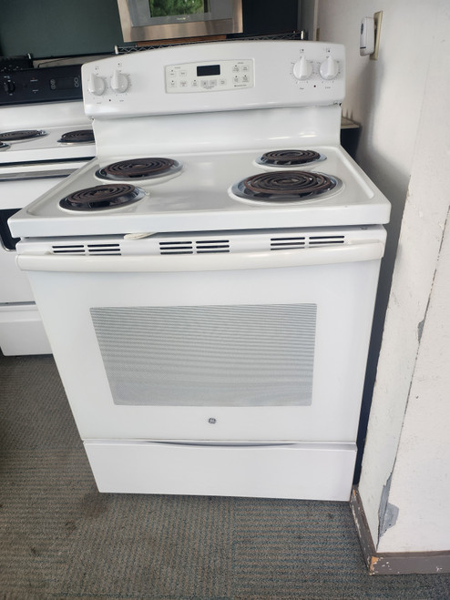 GE 30 INCH FREESTANDING ELECTRIC RANGE COIL BURNERS 2 LARGE 2 SMALL SELF CLEANING OVEN STORAGE DRAWER LARGE VIEWING WINDOW WHITE LOCATED IN OUR PORTLAND OREGON APPLIANCE STORE SKU 19127