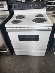 HOTPOINT 30 INCH FREESTANDING ELECTRIC RANGE MANUAL CLEAN  OVEN COIL BURNERS 2 LARGE 2 SMALL WHITE LOCATED IN OUR PORTLAND OREGON APPLIANCE STORE SKU 19129