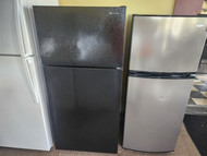 AMERCIANA 16 CUBIC FOOT REFRIGERATOR ADJUSTABLE WIRE BLACK LOCATED IN OUR PORTLAND OREGON APPLIANCE STORE SKU 19151 BLACK  SHELVES 2 CRISPER DRAWERS WIRE SHELF BLACK LOCATED IN OUR PORTLAND OREGON APPLIANCE STORE SKU 19151