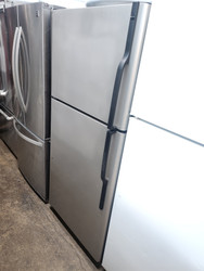 Hotpoint 30 Inch Top-Freezer Refrigerator with 17.9 cu. ft. Capacity, Illuminated Temperature Controls, Adjustable Glass Shelves, Spillproof Freezer Floor and Deluxe Quiet Design SILVER LOCATED IN OUR PORTLAND OREGON APPLIACE STORE SKU 19162