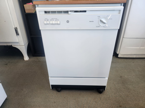GE Nautilus 25 Inch Portable Dishwasher with 5 Automatic Cycles, Power Scrub Wash System & Convertible Installation Option: WHITE LOCATED IN OUR PORTLAND OREGON APPLIANCE STORE SKU 19168