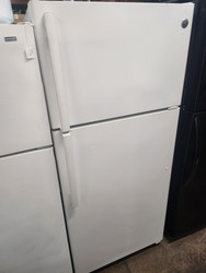 GE 28 Inch Top-Freezer Refrigerator 15.5 cu. ft. with Adjustable Wire Shelving, High-Gloss Handle, Optional Ice Maker, Humidity Controlled Crisper Drawers, Gallon Door Storage, Upfront Temperature Controls WHITE LOCATED IN OUR PORTLAND OREGON APPLIANCE STORE SKU 19171