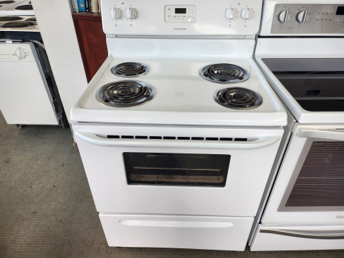 FRGIDAIRE 30 INCH FREESTANDING ELECTRIC RANGE MANUAL CLEAN COIL BURNERS 2 LARGE 2 SMALL WHITE LOCATED IN OUR PORTLAND OREGON APPLIANCE STORE SKU 19213