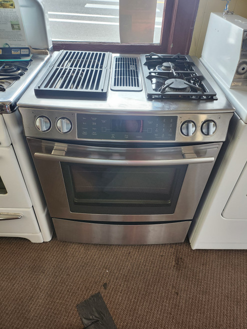 JENN-AIR 30 INCH DOWN DRAFT DUAL FUEL RANGE GAS TOP WITH 2 BURNER GRILL ON LEFT ELECTRIC OVEN CONVECTION RAPID PREHEAT SELF CLEANING OVEN STAINLESS LOCATED IN OUR PORTLAND OREGON APPLIANCE STORE SKU 19298