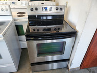 WHIRLPOOL 30 INCH FREESTANDING GLASS TOP RANGE 4 BURNES 2 LARGE DUAL 2 SMALL SELF CLEAN PLUS KEEP WARM SETTING STAINLESS BLACK LOCATED IN OUR PORTLAND OREGON APPLIANCE STORE SKU 19326