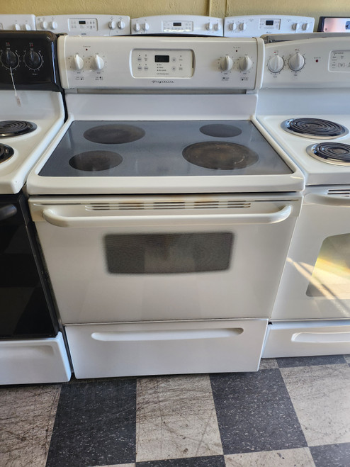 FRIGIDAIRE 30 INCH FREESTANDING ELECTRIC RANGE SMOOTH TOP 4 BURNERS 2 LARGE 2 SMALL SELF CLEANING OVEN STORAGE DRAWER WHITE LOCATED IN OUR PORTLAND OREGON APPLIANCE STORE SKU 19330