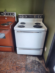 GE VINTAGE 30 INCH FREESTANDING ELECTRIC RANGE MANUAL CLEAN OVEN COIL BURNERS 3 SMALL 1 LARGE WHITE STORAGE DRAWER WHITE LOCATED IN OUR PORTLAND OREGON APPLIANCE STORE SKU 19332