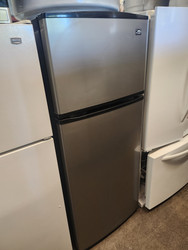 ESTATE 08 CUBIC FOOT REFRIGERATOR WITH GLASS SHELVES IN REFRIGERATOR AND FREEZER 2 HUMIDITY CONTROLLED CRISPER DRAWERS 1 DELI DRAWER SILVER LOCATED IN OUR PORTLAND OREGON APPLIANCE STORE SKU 19416