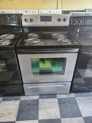 ESTATE BY WHIRLPOOL 30 INCH FREESTANDING ELECTRIC RANGE 4 COIL BURNERS 2 LARGE 2 SMALL SELF CLEANING OVEN COSMETIC ISSUES ON CONTROL PANEL SILVER AND BLACK LOCATED IN OUR PORTLAND OREGON APPLIANCE STORE SKU 19434
