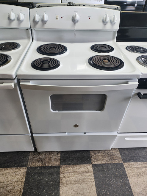 GE 30 INCH FREESTANDING ELECTRIC RANGE COIL BURNERS 2 LARGE 2 SMALL MANUAL CLEAN OVEN WHITE LOCATED IN OUR PORTLAND OREGON APPLIANCE STORE SKU 19542