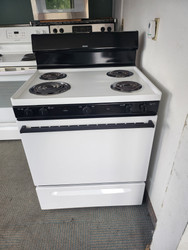 KENMORE 30 INCH FREESTANDING ELECTRIC RANGE COIL BURNERS 3 SMALL I LARGE MANUAL CLEAN OVEN STORAGE DRAWER WHITE LOCATED IN OUR PORTLAND OREGON APPLIANCE STORE SKU 19544