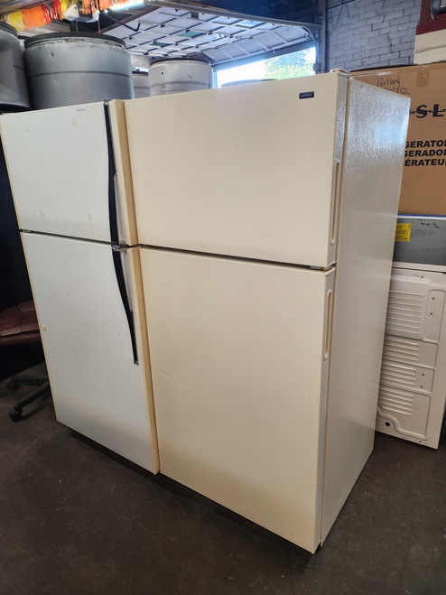 HOTPOINT 14 CUBIC FOOT REFRIGERATOR WIRE SHELVES 2 CRISPER DRAWERS ALMOND LOCATED IN OUR PORTLAND OREGON APPLIANCE STORE SKU 19565