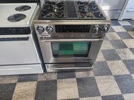 JENN-AIR DUAL FUEL SLIDE IN RANGE 4 BURNER CONVECTION SELF CLEAN RAPID PREHEAT COSMETIC ISSUES ON COOK TOP SEE PICS LOCATED IN OUR PORTLAND OREGON APPLIANCE STORE SKU 19567