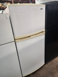 Whirlpool 18.9 cu. ft. Top-Freezer Refrigerator with Adjustable Spill Mizer Glass Shelves, Adjustable Door Bins, Humidity-Controlled Crispers Smooth Doors and ADA Compliant: White LOCATED IN OUR PORTLAND OREGON APPLIANCE STORE SKU 19577