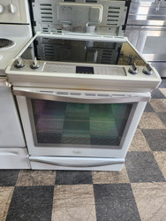 WHIRLPOOL 30 INCH SLIDE-IN SMOOTH TOP ELECTRIC RANGE 5 BURNER CENTER WARMING BURNER AQUA LIFT SELF CLEANING SYSTEM KEEP WARM OPTION CONVECTION WHITE LOCATED IN OURF PORTLAND OREGON APPLIANCE STORE SKU 19580