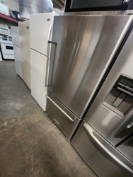 KitchenAid 30 Inch Bottom Mount Refrigerator 19 cu. ft. Capacity, Extend Fresh Temperature System, Produce Preserver, Spill-Resistant Shelves, Humidity-Controlled Crispers, Full-Width Pantry LED Lighting FEW DINGS TOP OF FREEZER DOOR STAINLESS SKU 19604